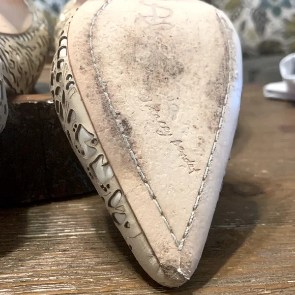 Alice & Olivia Dina Rose Laser Cut Hard to find  size 37 - Picture 13 of 16